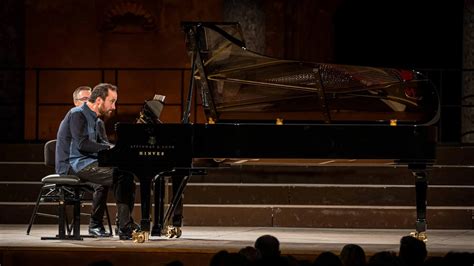 Igor Levit's Piano Extravaganza : A Symphony of Virtuosity and Unexpected Laughter