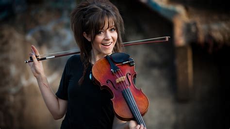 LINDSEY STIRLING ĐẾN VIỆT NAM: NÀNG TIÊN NHẠC VỚI ĐẦN BÀN KHÔNG NGỪNG TƯƠI SÁNG!