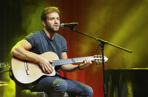  Pablo Alborán's Acoustic Serenade: A Night of Soulful Melodies and Unexpected Laughter