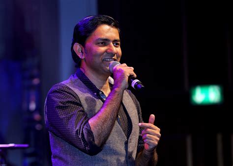 Superstar Sajjad Ali's Enchanting Concert: A Night of Musical Majesty in Hanoi!