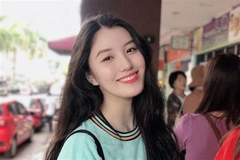  Xiyeon's Surprise Solo Debut: A Sparkling Gem Emerges from the Cosmic Dust?